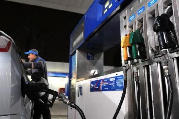 En el sector, esperarán que sea YPF la que aplique primero el 4% de aumento acordado en el precio de los combustibles dada su posición dominante, y consideran que es "poco probable" que lo estire hasta fin de mes.