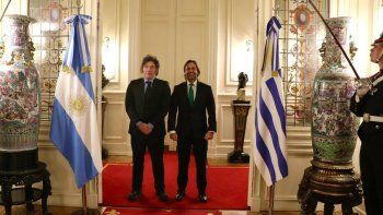 El ingreso del mandatario uruguayo a la casa de gobierno El ingreso del mandatario uruguayo a la casa de gobierno