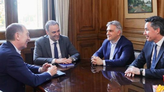 Martín Llaryora y la llegada a Casa Rosada (Manuel Adorni, Diego Santilli y Manuel Calvo). Martín Llaryora y la llegada a Casa Rosada (Manuel Adorni, Diego Santilli y Manuel Calvo).