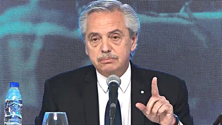 Alberto Fernández se fue rompiendo otro récord negativo