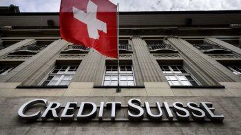 Credit Suisse podría ser el próximo banco en caer en medio de un pánico generalizado en el mundo financiero. Credit Suisse podría ser el próximo banco en caer en medio de un pánico generalizado en el mundo financiero.