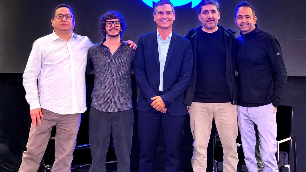 LeaderEntertainment y Sony Music Publishing acordaron una agenda de desarrollo creativode nuevas obras para sus propiedades intelectuales. De izquierda a derecha: Román López (ManagingDirector México - SMP), Michel Pumar (Chief Strategy Officer - LeaderEntertainment), Felipe de Stefani (CEO - Leader Entertainment), Oscar Galvan(Managing Director South Cone – SMP), Jorge Mejía (President and CEO, LatinAmerica and U.S. Latin – SMP).