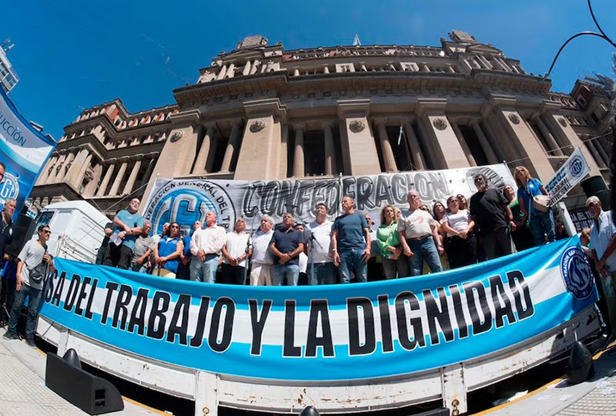 La Justicia resolvió suspender de manera provisoria más de 80 artículos de la Reforma Laboral impulsada por el Gobierno. La Justicia resolvió suspender de manera provisoria más de 80 artículos de la Reforma Laboral impulsada por el Gobierno.