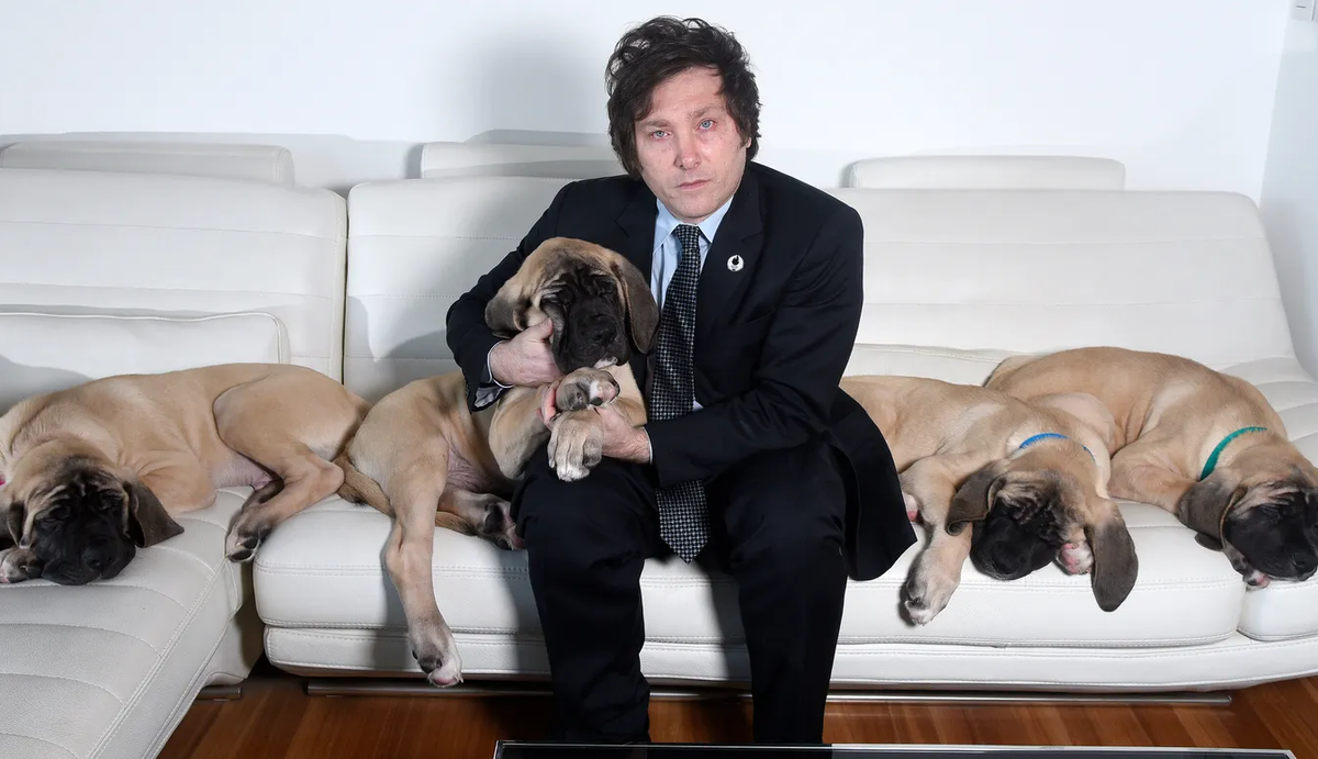 Javier Milei y sus perros clonados.