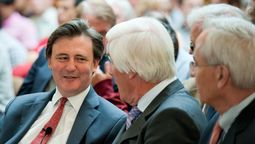 altText(Bloomberg, John Micklethwait y la invasión de mentira)}