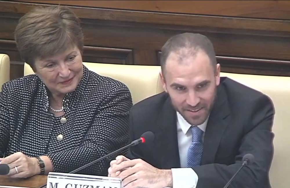 El ministro de Economía, Martín Guzmán, acompañado por la titular del FMI, Kirstalina Giorgeva, habla durante el Seminario “Nuevas Formas de Solidaridad”, organizado por la Pontificia Academia de Ciencias Sociales en el Vaticano. Foto: NA