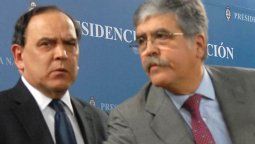 altText(Fin de ciclo: Kicillof y Galuccio se cargaron a un cajero De Vido)}