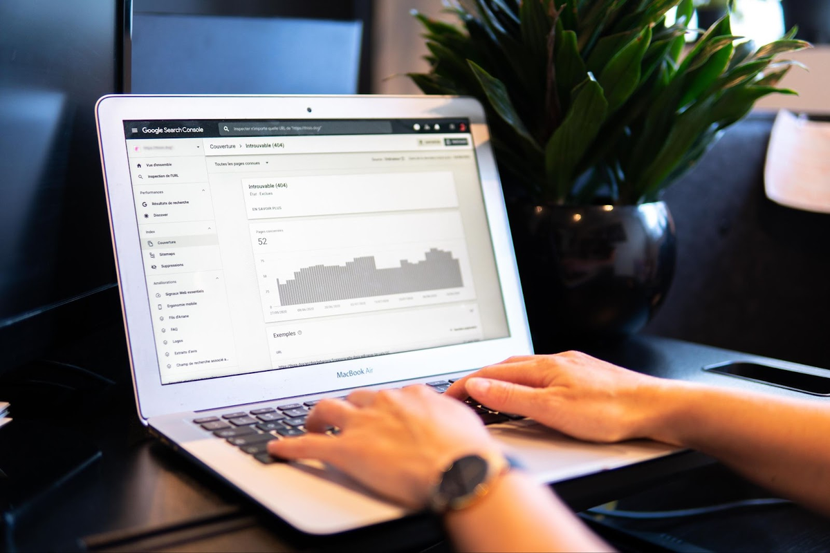 Google le pone quinta a las actualizaciones y lanza su cuarta Core Update del año. Ésta pone en primer lugar la experiencia y la calidad de lo que consumen los usuarios y analiza el valor agregado de los creadores de contenido. Google le pone quinta a las actualizaciones y lanza su cuarta Core Update del año. Ésta pone en primer lugar la experiencia y la calidad de lo que consumen los usuarios y analiza el valor agregado de los creadores de contenido.