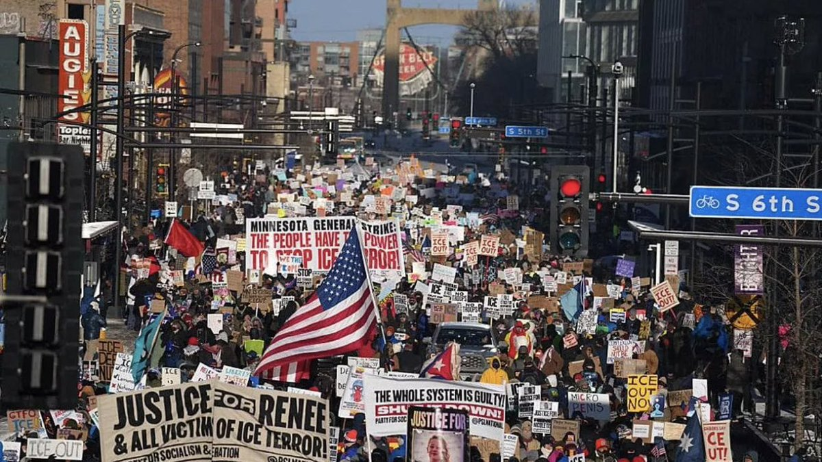 Con temperaturas de 20°C bajo cero en Minneapolis, la tormenta climática no ha frenado la indignación de hasta 100,000 manifestantes que ven en el ICE una fuerza que actúa bajo la premisa de que los inmigrantes son invasores.