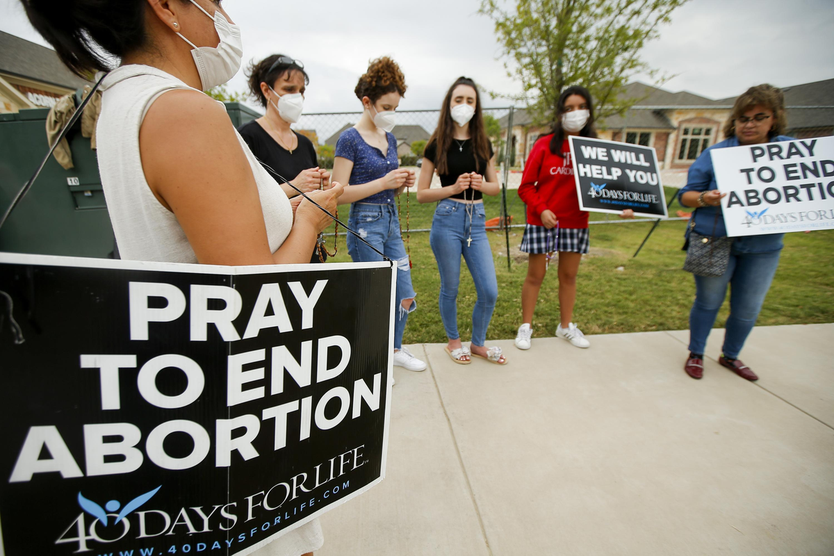 Manifestantes en contra del derecho al aborto en Texas. [Imagen: Brandon Wade/AP]