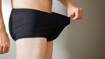 Hallan esto en el semen de hombres que usan mucho el celular