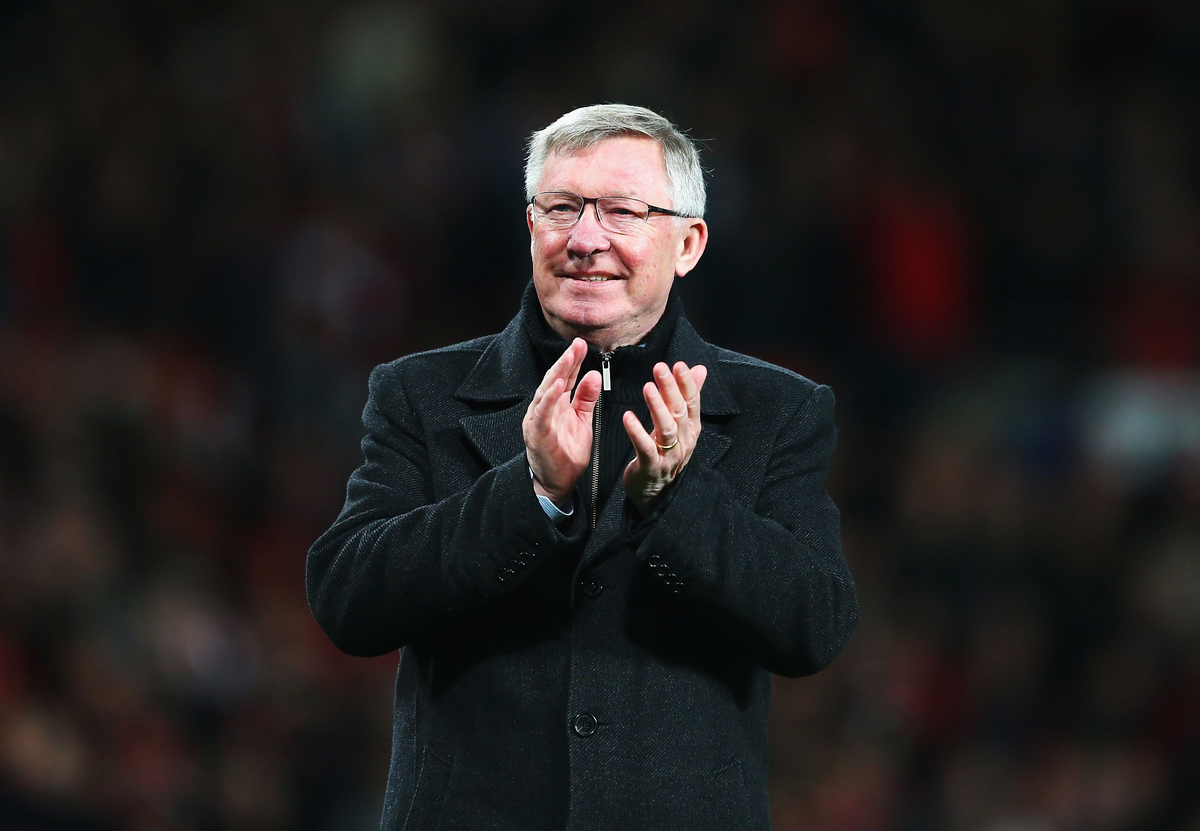 Sir Alex Ferguson se ganó el cariño de los fanáticos del Manchester United luego de una carrera de casi tres décadas y 38 títulos obtenidos. En honor a su último partido dirigido, el 13 de mayo de 2013, se conmemora el Día del Entrenador de Fútbol. Sir Alex Ferguson se ganó el cariño de los fanáticos del Manchester United luego de una carrera de casi tres décadas y 38 títulos obtenidos. En honor a su último partido dirigido, el 13 de mayo de 2013, se conmemora el Día del Entrenador de Fútbol.