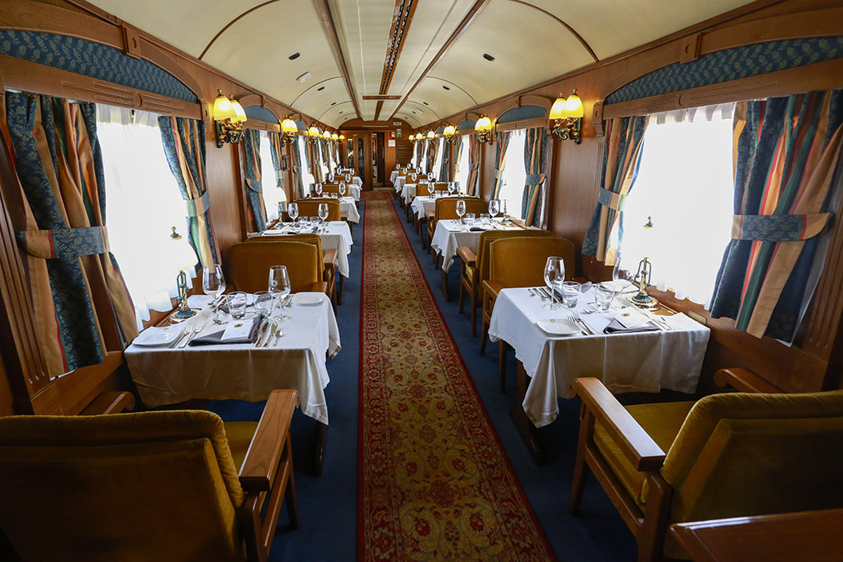 El Transcantábrico ofrece imperdibles viajes de lujo y confort para pasear por España.