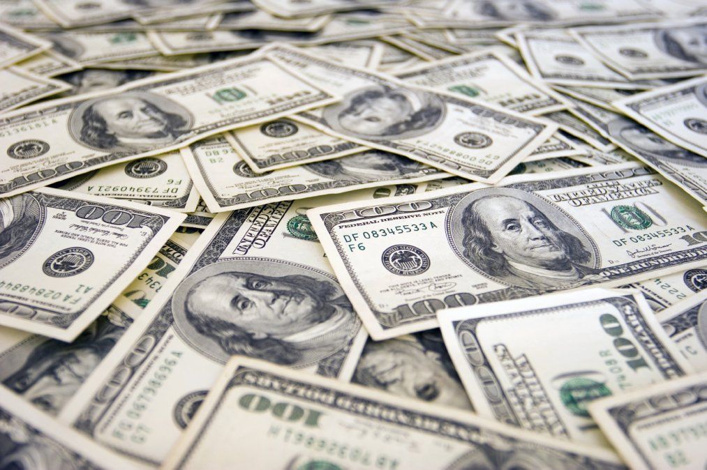 El dólar libre se acerca a paso firme hacia los $11.