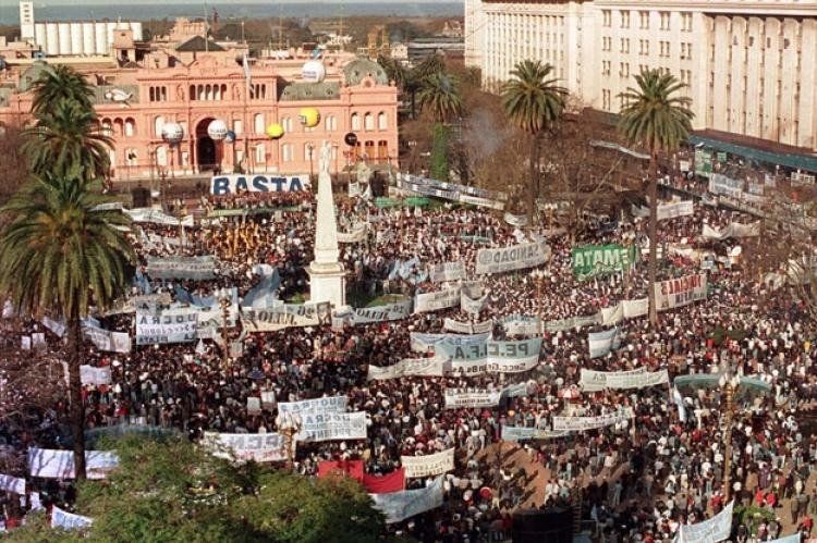Plaza de Mayo completa.