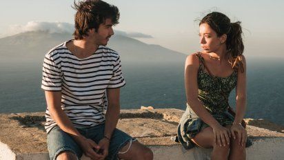 Una serie romántica española de Netflix para maratonear en un día