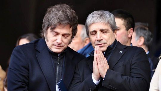 Javier Milei y Luis Caputo esperan el perdón (waiver) del FMI... y los US$1.000 millones. Javier Milei y Luis Caputo esperan el perdón (waiver) del FMI... y los US$1.000 millones.