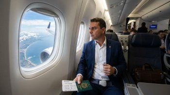 Brasil impide la salida de Flávio Bolsonaro, pero este se escapa a Estados Unidos desde Iguazú