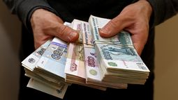 Rusia intenta evitar consecuencias del bloque de USA a la Bolsa de Moscú.