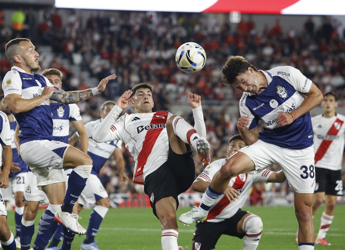 River profundizó su crisis a una semana del Superclásico