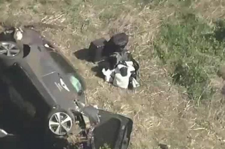 Imagen del automóvil que manejaba el golfista estadounidense Tigre Woods al momento del accidente. (Foto: Twitter)