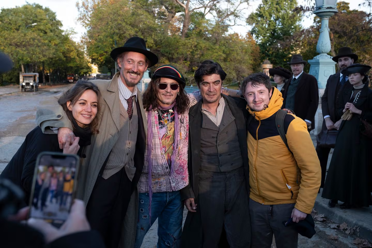 Johnny Depp será distinguido como visitante ilustre y recorrerá el Pasaje Dardo Rocha antes de dar una masterclass en el Teatro Coliseo Podestá junto a Scamarcio. Johnny Depp será distinguido como visitante ilustre y recorrerá el Pasaje Dardo Rocha antes de dar una masterclass en el Teatro Coliseo Podestá junto a Scamarcio.