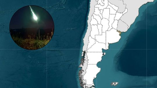 Bólido sorprendió en Mendoza y más allá. Imagen: Mapa de Argentina (IGN) / Bólido (publicado por AlvearPress en Facebook / fotograma enviado por el Dr Jaime García).