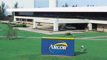 Arcor busca US$ 300 millones para reestructurar deuda mientras sube el riesgo país Arcor busca US$ 300 millones para reestructurar deuda mientras sube el riesgo país