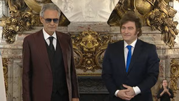 Andrea Bocelli fue condecorado por el presidente Milei.