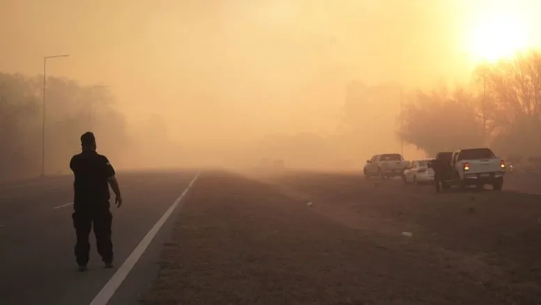 Córdoba pelea contra el fuego con todo lo que tiene a mano