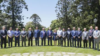 Alberto Fernández tendrá hoy su foto con los gobernadores (a excepción de CABA), que firmarán el Consenso Fiscal. Alberto Fernández tendrá hoy su foto con los gobernadores (a excepción de CABA), que firmarán el Consenso Fiscal.