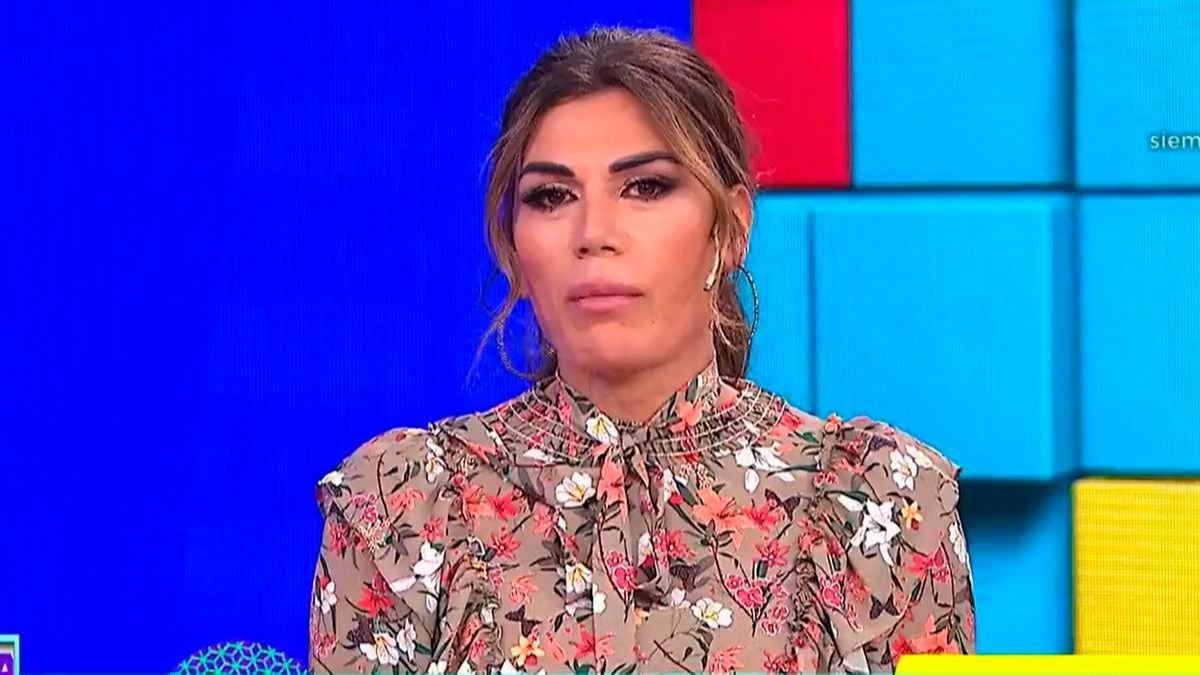 Flor de la V, conductora de Intrusos por América TV. Flor de la V, conductora de Intrusos por América TV.