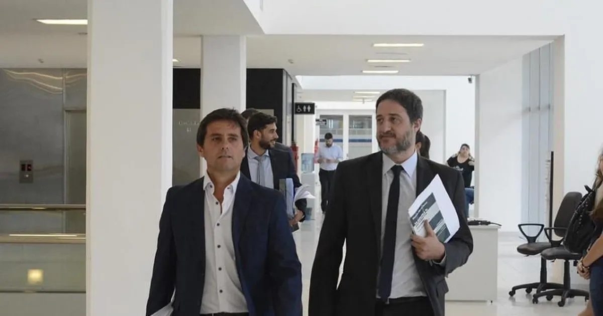 Los dos funcionarios del MPA que dejaron en la cornisa al legislador peronista no estarán en la audiencia. Los dos funcionarios del MPA que dejaron en la cornisa al legislador peronista no estarán en la audiencia.