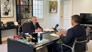 Alberto Fernández con el gobernador Jorge Capitanich, quien había reclamado gobernar por decreto- Alberto Fernández con el gobernador Jorge Capitanich, quien había reclamado gobernar por decreto-