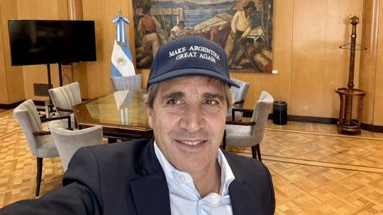 El ministro de Economía, Luis Caputo y un gran frente de vencimientos este miércoles. El ministro de Economía, Luis Caputo y un gran frente de vencimientos este miércoles.