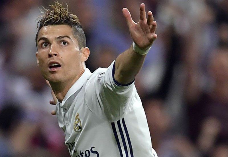 Cristiano Ronaldo convirtió tres goles en la victoria del Real Madrid sobre el Atlético y batió el récord de Alfredo De Stéfano