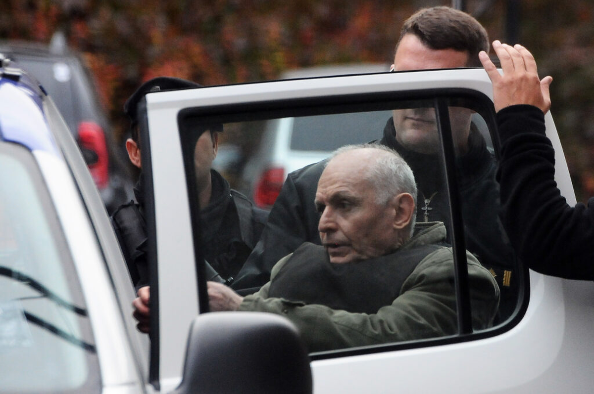 Carlos Robledo Puch fue condenado a cadena perpetua por asesinar a más de una decena de personas entre 1971 y 1972. Carlos Robledo Puch fue condenado a cadena perpetua por asesinar a más de una decena de personas entre 1971 y 1972. 