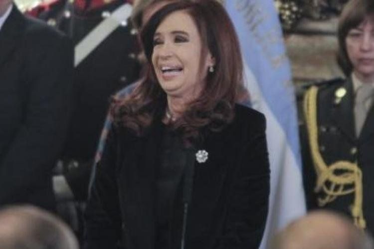 Cuando uno escucha hablar de pobreza, yo los invitaría a que conocieran Haití. No hace falta llegar al país para ver la pobreza, se ve desde el avión. Inolvidable comentario de Cristina Fernández.