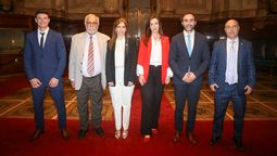 Victoria Villarruel con Atauche, Pagotto, Arrascaeta, Olivera y Abdala. Victoria Villarruel con Atauche, Pagotto, Arrascaeta, Olivera y Abdala.