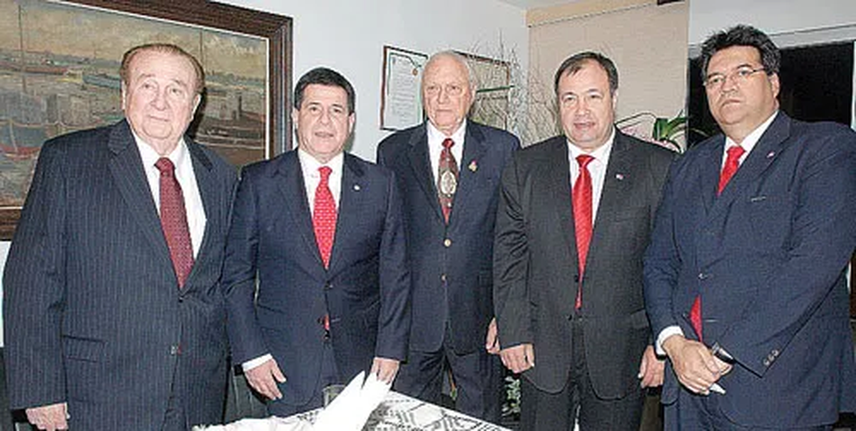 Ay Paraguay! En el 46to. aniversario del ABC Color: Nicolás Leoz, Horacio Cartes, Aldo Zuccolillo, Juan Afara y Julio César Velázquez.