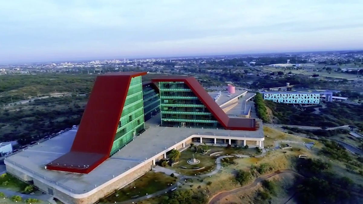 Imponente, desde lo alto, Terrazas del Portezuelo, la ciudad cívica de San Luis Imponente, desde lo alto, Terrazas del Portezuelo, la ciudad cívica de San Luis