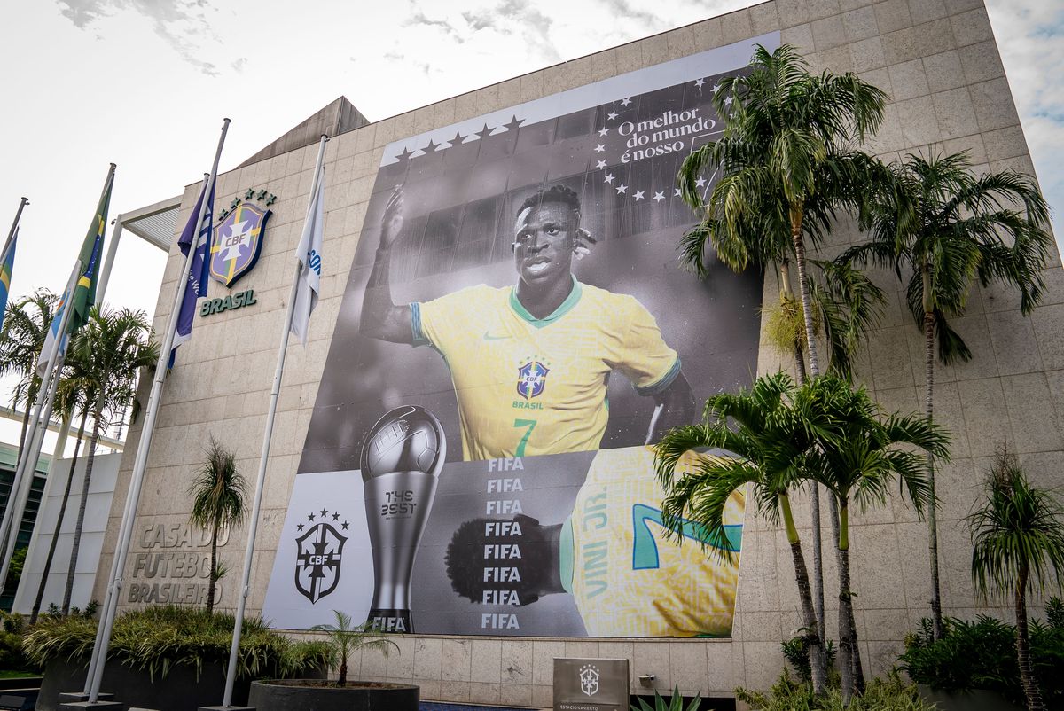 Vinicius y su nuevo mural.
