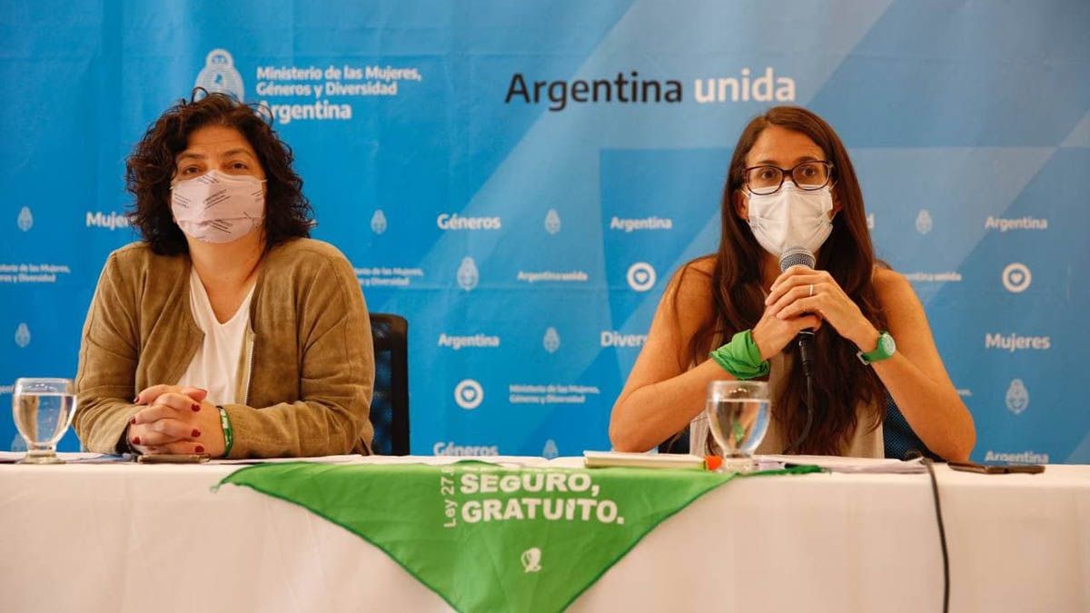 Carla Vizzotti y Elizabeth G&oacute;mez Alcorta las dos mujeres que encabezan sus carteras