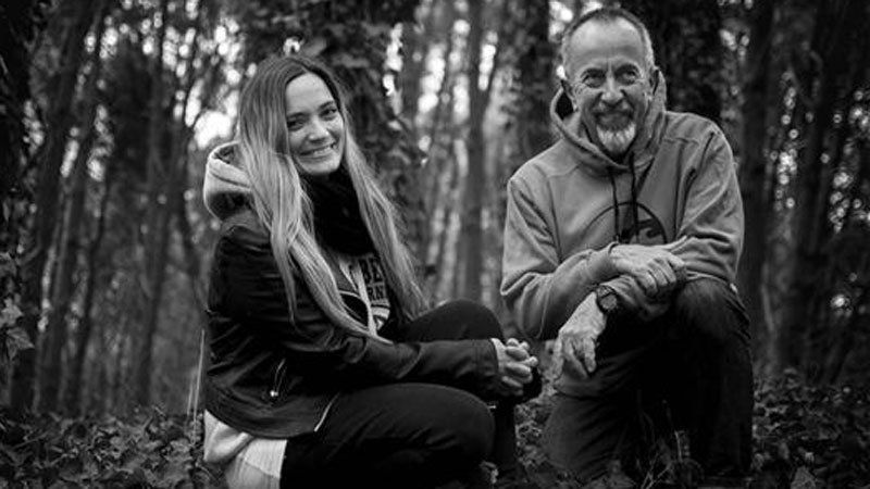 El juez Juliano y su hija (Foto: Cosecha Roja).