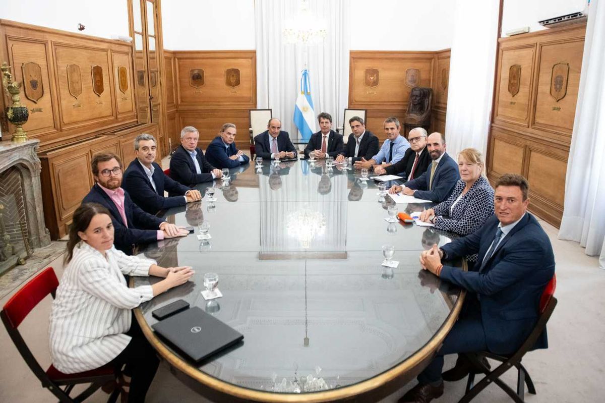 Nicolás Posse, Guillermo Francos, José Rolandi, Martín Menem, Miguel Pichetto, Emilio Monzó, Florencio Randazzo, Nicolás Massot, Margarita Stolbizer y otros. ¿Por qué Posse habrá elegido ir al Senado y no a Diputados? Nicolás Posse, Guillermo Francos, José Rolandi, Martín Menem, Miguel Pichetto, Emilio Monzó, Florencio Randazzo, Nicolás Massot, Margarita Stolbizer y otros. ¿Por qué Posse habrá elegido ir al Senado y no a Diputados?