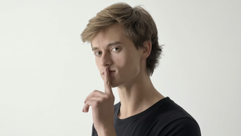 Un influencer libertario se hizo el picante en la marcha de jubilados y terminó escoltado por la Policía