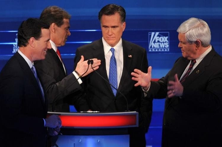 En el centro, Mitt Romney, el presidenciable republicano.