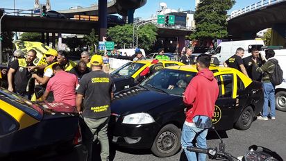Juan Zabaleta defendió a los taxistas y ahora hacen piquetes
