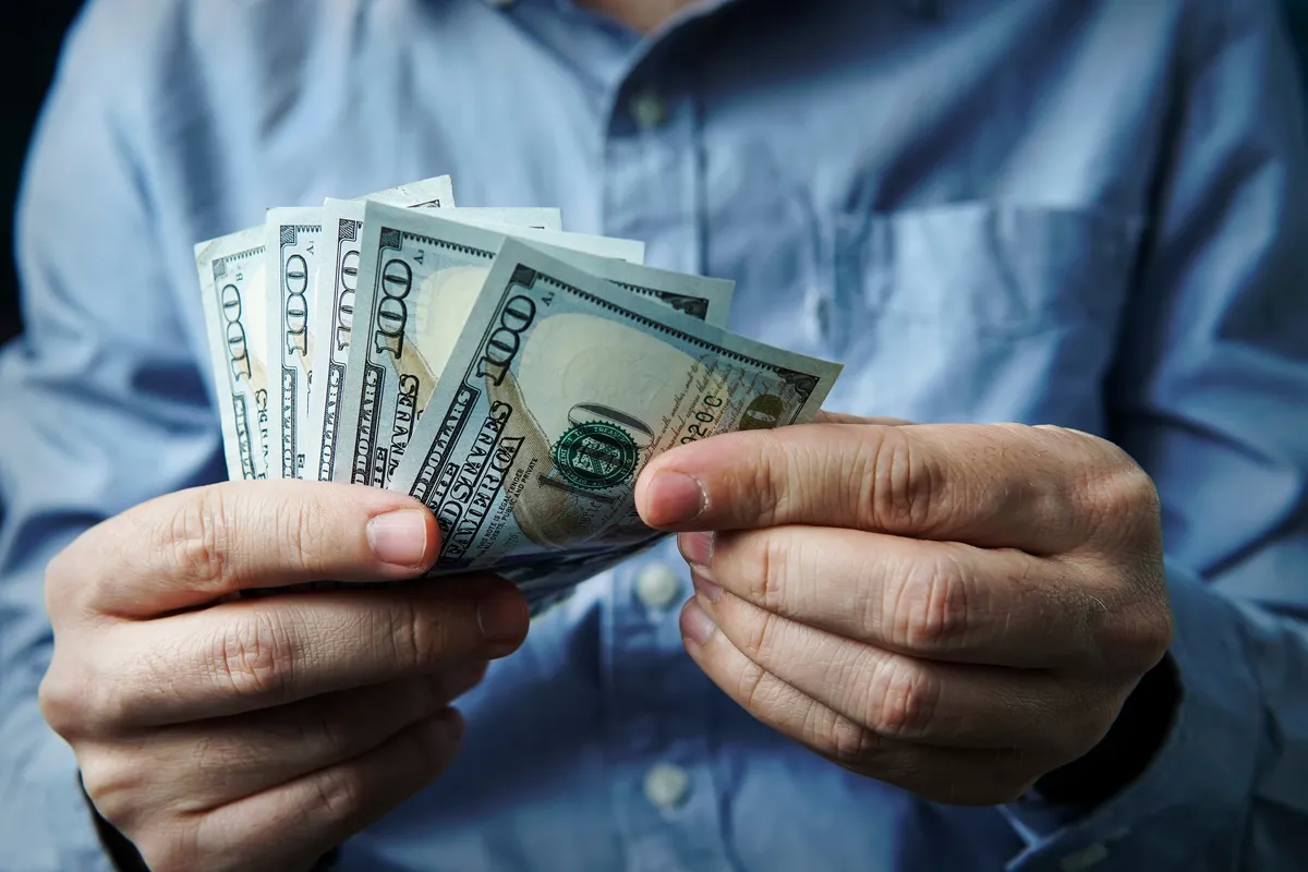 La city retocó los precios del dólar blue antes del cierre 