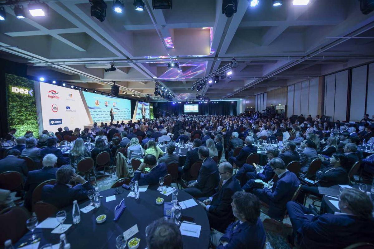 El ministro de Economía, Luis Caputo, garantizó hoy (16/10) en el Coloquio de IDEA que "devaluar no será el camino" que tomará el Gobierno de Javier Milei.FOTO NA:IDEA El ministro de Economía, Luis Caputo, garantizó hoy (16/10) en el Coloquio de IDEA que "devaluar no será el camino" que tomará el Gobierno de Javier Milei.FOTO NA:IDEA